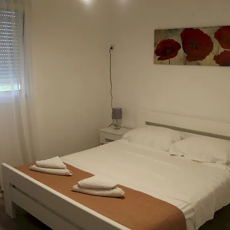 Casa vacanze Pool & Jacuzzi Nadalina Pirovac