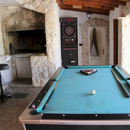 Pool & Jacuzzi Nadalina * Pirovac