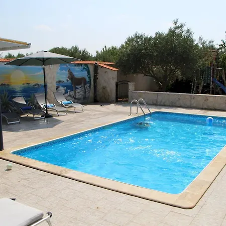 Pool & Jacuzzi Nadalina Casa vacanze Pirovac